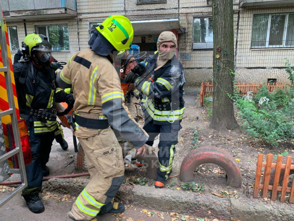 У Кривому Розі літній чоловік ледь не згорів заживо у власній оселі2