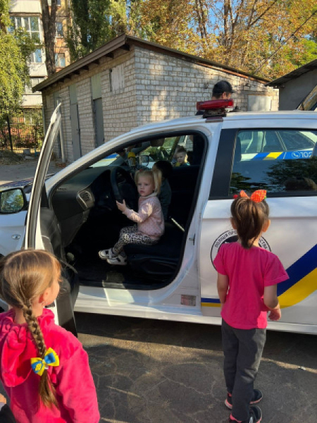 У Кривому Розі поліцейські нагадали дітям правила дорожнього руху3