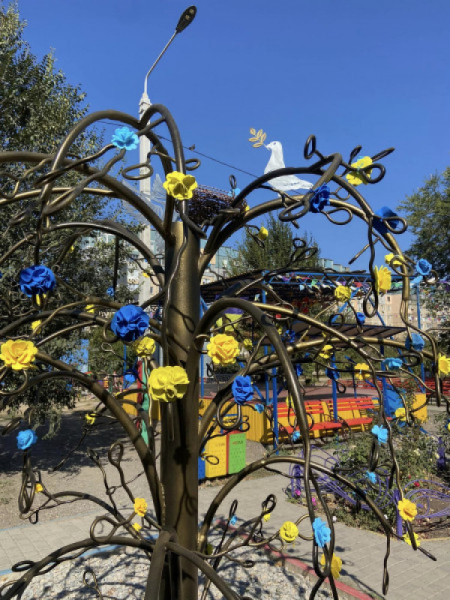 У Кривому Розі з’явилось «Дерево життя»2