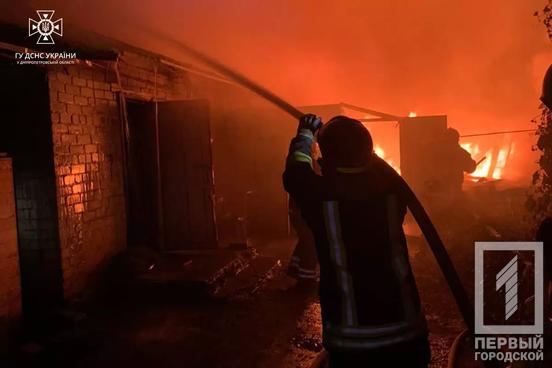 У Криворізькому районі палало приватне домоволодіння, вогонь знищив майно та господарчу споруду3