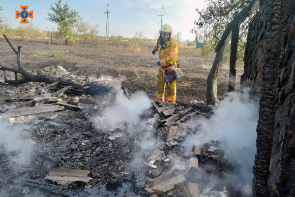 У Криворізькому районі згорів сарай і ледь не згоріла хата2