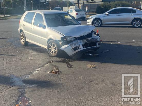 Водійку засліпило сонце: у Кривому Розі дорогу не поділили ВАЗ та Volkswagen2