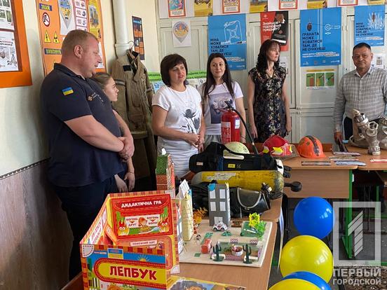 Знання медичних основ, володіння ПДР та розуміння видів вибухівок: на базі КЗШ №43 відкрився «Клас безпеки»5