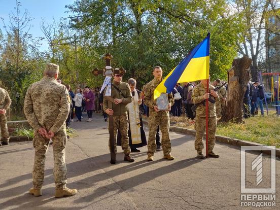 «Чемна людина, досвідчений воїн, майстер своєї справи»: у Кривому Розі провели в останню путь кулеметника холодноярівця Олександра Арсенюка3