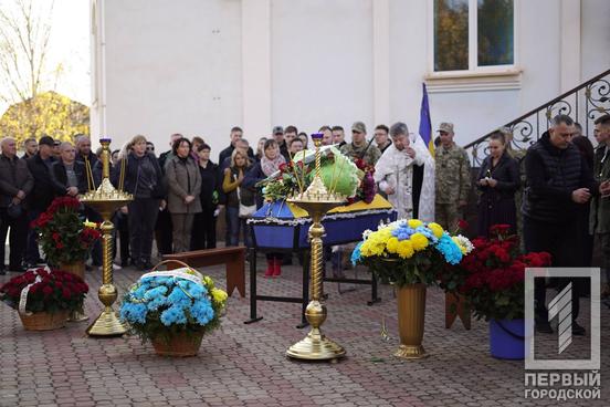 «Ідеальний командир, гарна людина»: у Кривому Розі провели в останню путь 24-річного воїна Ярослава Фалькова1