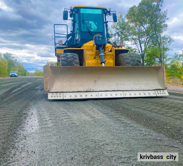 Інгулецький комбінат Метінвесту проводить упорядкування доріг у Карпівській громаді на Криворіжжі1
