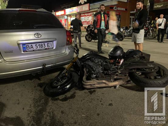 Йшов на розворот, аж ось – мотоцикліст: у Кривому Розі зіштовхнулися Renault та Yamaha2