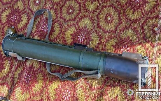 Криворізький збройний барон-наркоман: поліцейські вилучили у місцевого жителя зброю, боєприпаси та наркотики