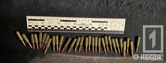 Криворізький збройний барон-наркоман: поліцейські вилучили у місцевого жителя зброю, боєприпаси та наркотики2