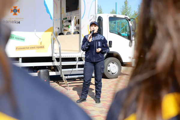 На Дніпропетровщину прибув мобільний клас безпеки від UNICEF Ukraine1