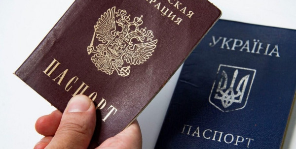 На тимчасово окупованих територіях окупанти погрозами змушують українців отримувати російські паспорти0