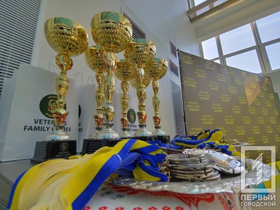 Переможцями турніру з плавання, посівши І місця стали 17 учасників, всі вони отримали сертифікати на 5 тис. грн, ще 25 учасників отримали цінні подарунки.4