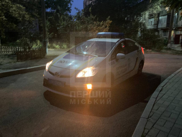 У Кривому Розі чоловік вистрибнув з вікна 16-го поверху (фото 18+)3