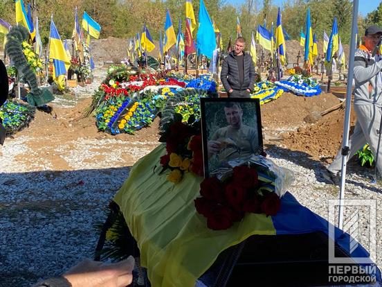 У Кривому Розі віддали шану полеглому воїну 7-го окремого батальйону «Арей» Віталію Яковлеву7