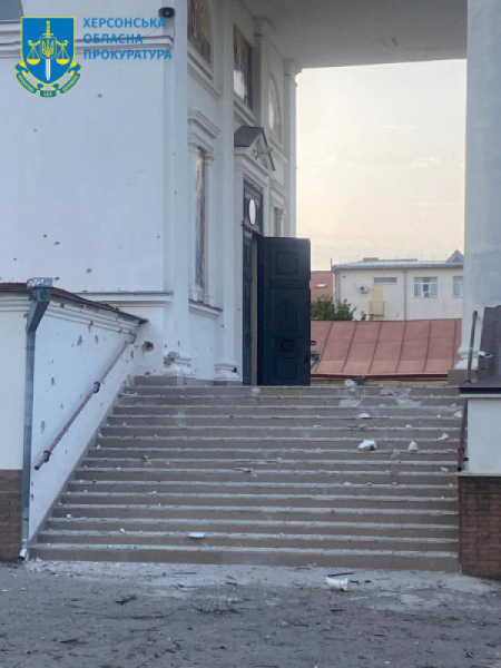 Внаслідок нічних обстрілів центру Херсона постраждали діти2