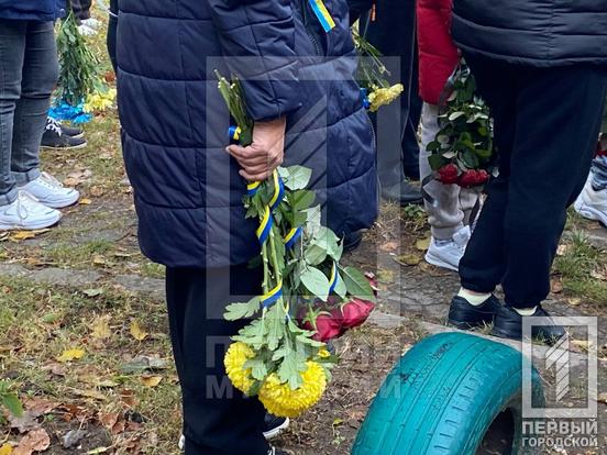 Загинув за місяць до свого дня народження: у Кривому Розі попрощалися з 22-річним тероборонцем Денисом Купінським6