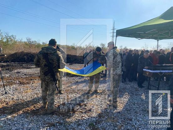 Загинув за місяць до свого дня народження: у Кривому Розі попрощалися з 22-річним тероборонцем Денисом Купінським5