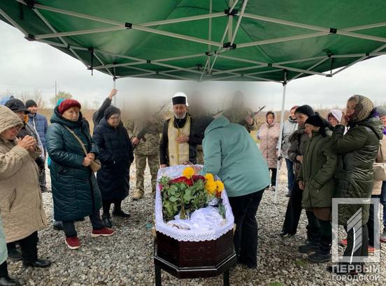 «Його від інших відрізняло співчуття, адже він завжди приходив на допомогу»: у Кривому Розі місце вічного спочинку знайшов 36-річний Герой Віталій Попов4