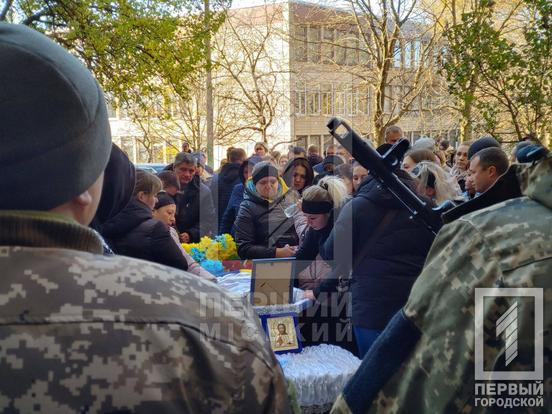 У Кривому Розі провели у вічність 30-річного військового Євгена Співака1