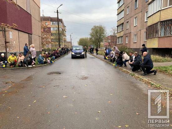 За ним тужитимуть двоє дітей, сестра та мама: у Кривому Розі майже через рік з моменту загибелі поховали сержанта 17-ої танкової бригади Сергія Горяного3