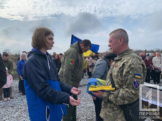 За ним тужитимуть двоє дітей, сестра та мама: у Кривому Розі майже через рік з моменту загибелі поховали сержанта 17-ої танкової бригади Сергія Горяного2