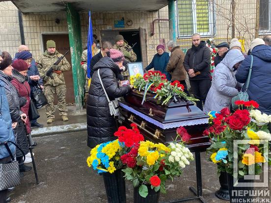 Був позитивним, життєрадісним, справжньою «запальничкою»: у Кривому Розі провели у вічність молодого військового Данила Козлова1