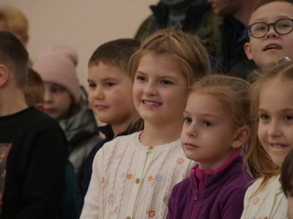 О. Вілкул: Новорічні свята -  час див та позитивних емоцій. Цьогоріч понад 35 тисяч юних криворіжців, яким особливо потрібні увага і турбота, отримають подарунки від міста    7