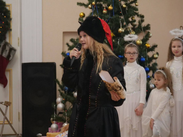 О. Вілкул: Новорічні свята -  час див та позитивних емоцій. Цьогоріч понад 35 тисяч юних криворіжців, яким особливо потрібні увага і турбота, отримають подарунки від міста    4