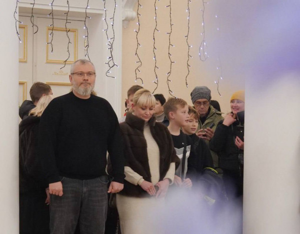 О. Вілкул: Новорічні свята -  час див та позитивних емоцій. Цьогоріч понад 35 тисяч юних криворіжців, яким особливо потрібні увага і турбота, отримають подарунки від міста    6