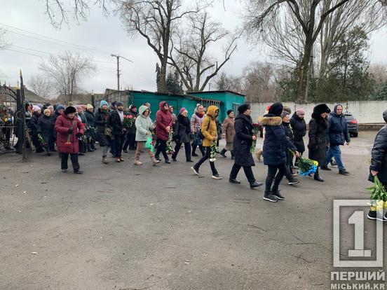 Справжній чоловік та люблячий батько: у Кривому Розі у вічність провели солдата Олександра Харченка3