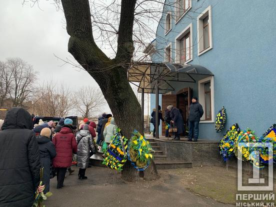 Справжній чоловік та люблячий батько: у Кривому Розі у вічність провели солдата Олександра Харченка2