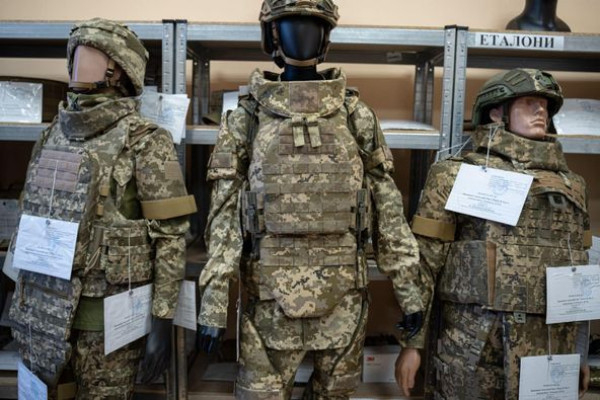В Україні сертифіковано перший бронежилет для жінок-військових, виготовлений вітчизняними виробниками2