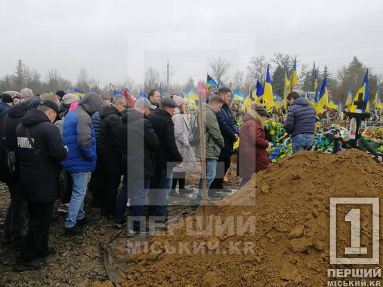 Війна продовжує забирати найкращих з нас: у Кривому Розі попрощалися з полеглим оборонцем України Дмитром Токарським6