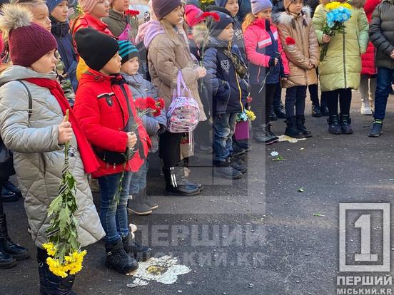 Завжди приходив на допомогу і відгукувався на біду інших: у криворізькій гімназії №121 відкрили пам’ятну дошку полеглому на Луганщині Герою Михайлу Гребеню4