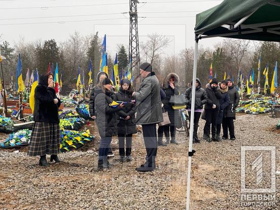 Завжди з посмішкою на обличчі: у Кривому Розі провели у вічність відважного захисника Євгена Босова8