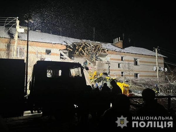 Армія рф завдала удар по двоповерховому будинку на Сумщині, вже є дві жертви1