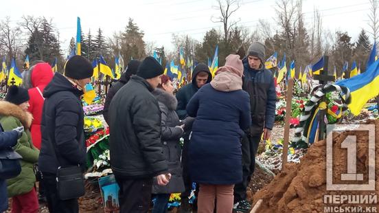 Не дожив місяць до ювілею: у Кривому Розі провели у вічність Олександра Андрейченка, полеглого на Донеччині4