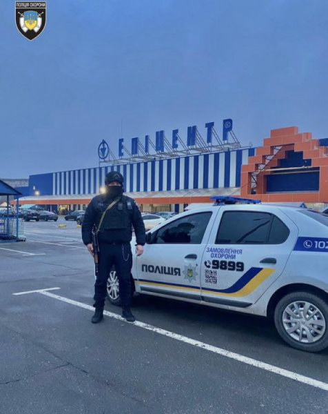 У Кривому Розі чоловік намагався повз касу будівельного магазину пронести праску та ніж0