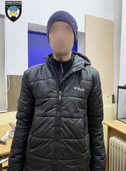 У Кривому Розі чоловік намагався повз касу будівельного магазину пронести праску та ніж1