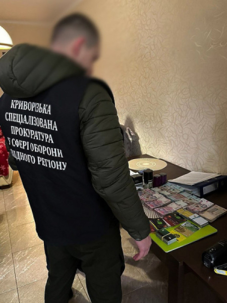 У Кривому Розі викрили злочинну групу, яка розкрадала бюджетні кошти на ремонті військового об'єкта0