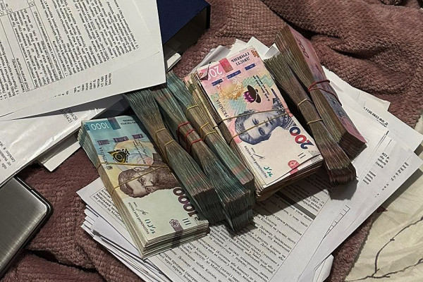 У Кривому Розі викрили злочинну групу, яка розкрадала бюджетні кошти на ремонті військового об'єкта1