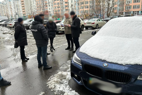 У Кривому Розі викрили злочинну групу, яка розкрадала бюджетні кошти на ремонті військового об'єкта5