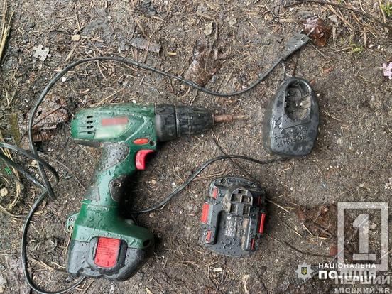 Хотів обчистити чужий гараж, коли у своєму тримав гранату і тротилові шашки: криворізькі поліцейські затримали крадія-рецидивіста1