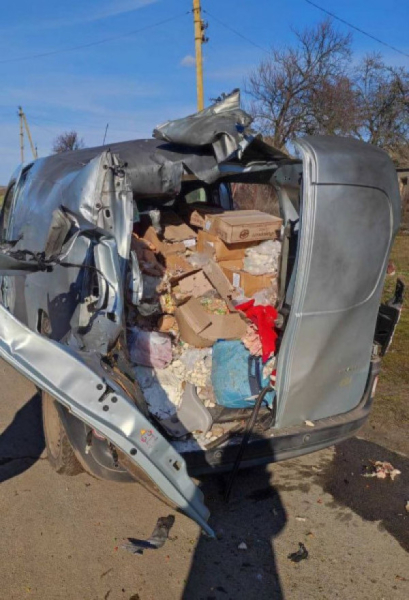 На Дніпропетровщині російський дрон влучив по автомобілю. двоє людей отримали поранення2