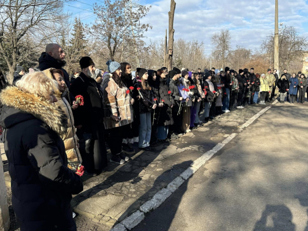 Віддав Батьківщині найдорожче – своє життя: у Кривому Розі відкрили меморіальну дошку на честь Артема Карповича2