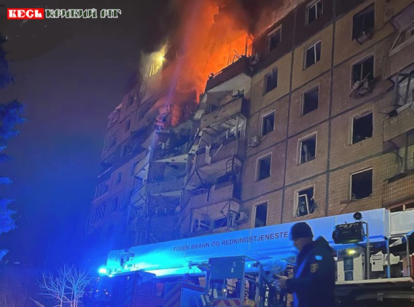 Пожежа охопила 9-поверхівку на Східному-1 в Кривому Розі після ракетного удару