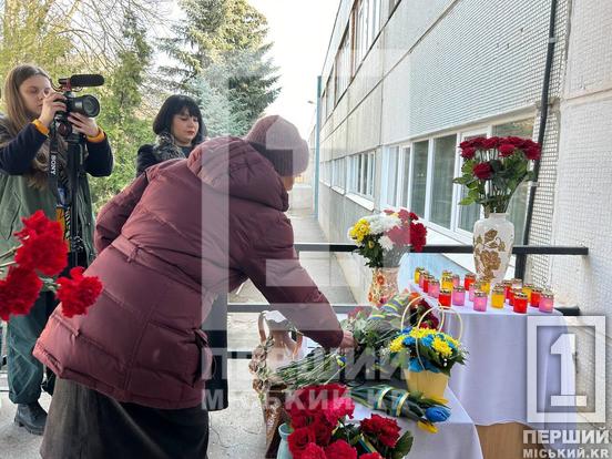 Дав клятву не нашкодити, і до останнього подиху рятував побратимів: на базі Криворізької гімназії №91 відкрили меморіальну дошку на честь полеглого Героя, лікаря Олексія Різниченка3