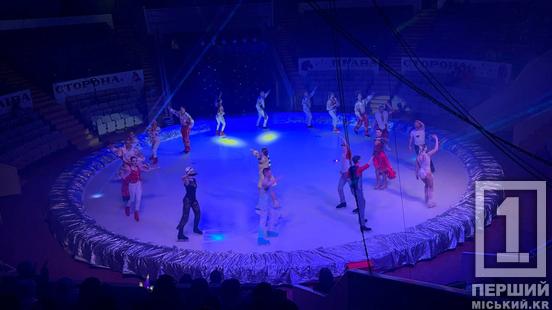 Кобзар на льоду, вогняні жонглери і кумедні такси: Криворізький державний цирк презентував шоу на льоду «Незламні»4
