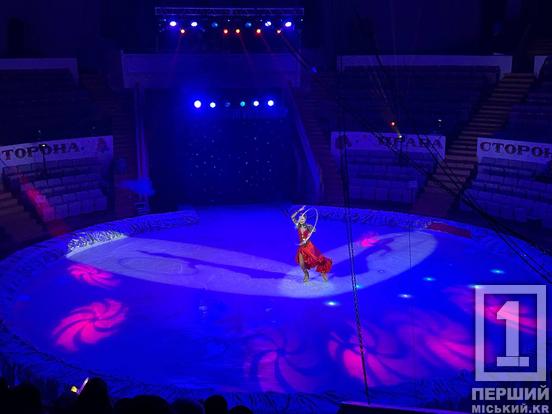 Кобзар на льоду, вогняні жонглери і кумедні такси: Криворізький державний цирк презентував шоу на льоду «Незламні»1