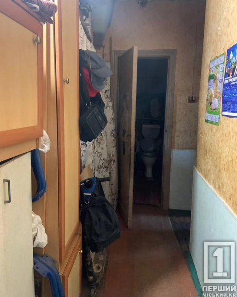 Старезні меблі та туалет, наче «кімната для тортур»: у Саксаганському районі Кривого Рогу обстежили умови життя дітей у проблемних родинах4